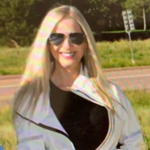 Meet your Posher, Mona